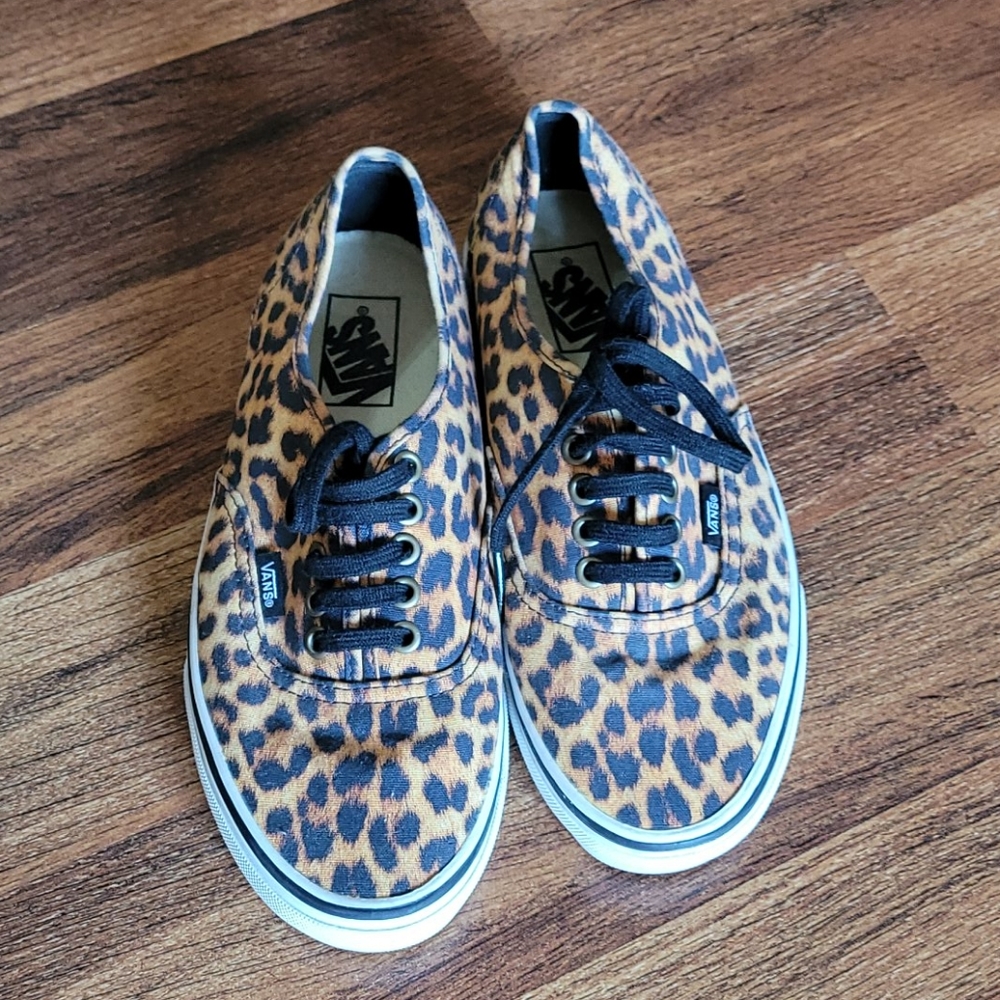 Leopard Van's